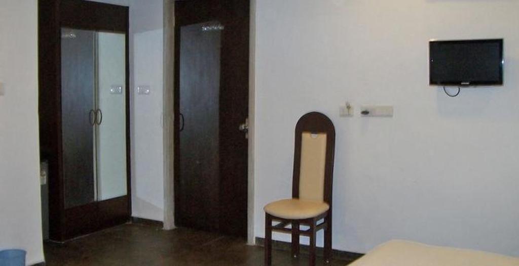 Hotel Palm View Residency Vadodara Exterior photo